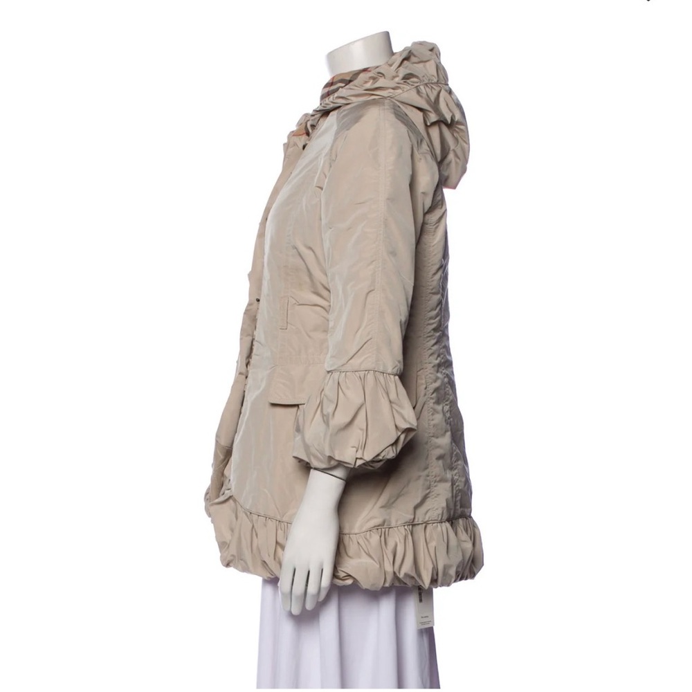 Burberry Beige Ruffled Kids Raincoat - Picture 2 of 11